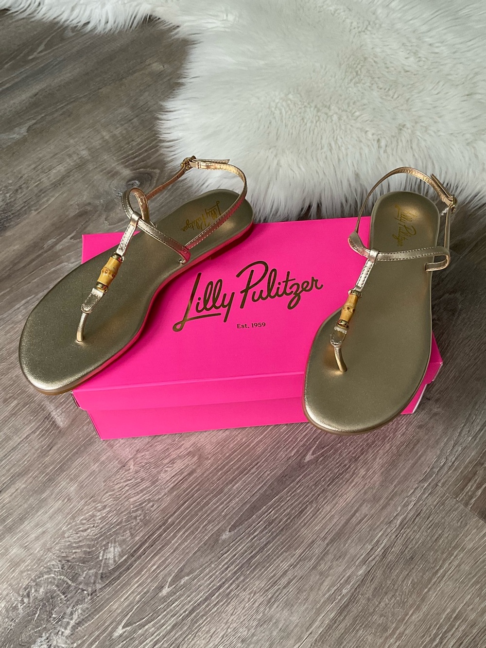 💛 LILLY PULITZER Leena Gold T-Strap Sandal